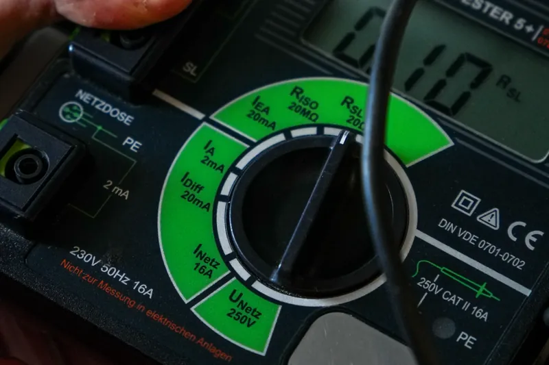 Prüfgerät für die Sicherheitsprüfung von Elektrogeräten nach DIN VDE 0701-0702
